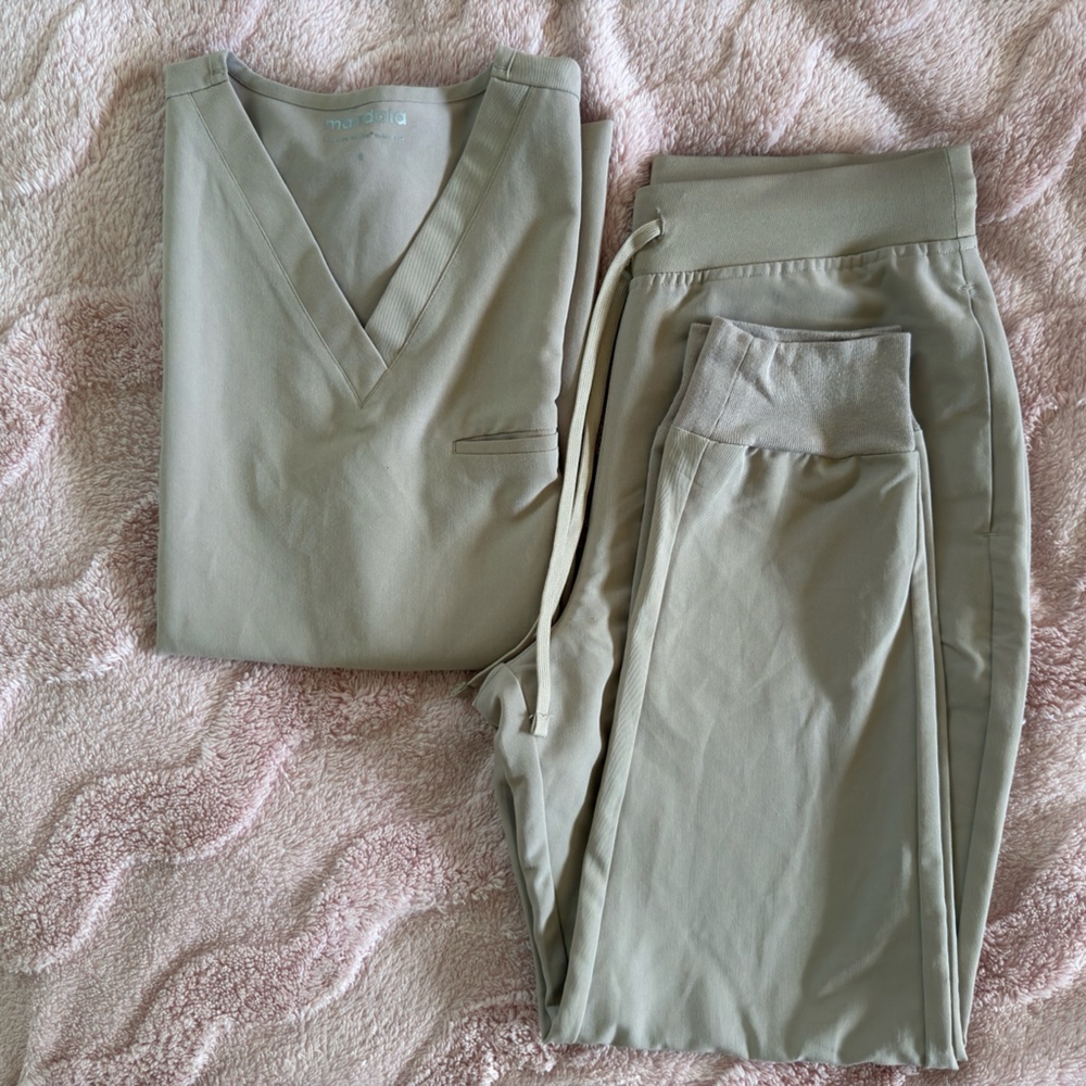 Mandala scrubs set in color Khaki